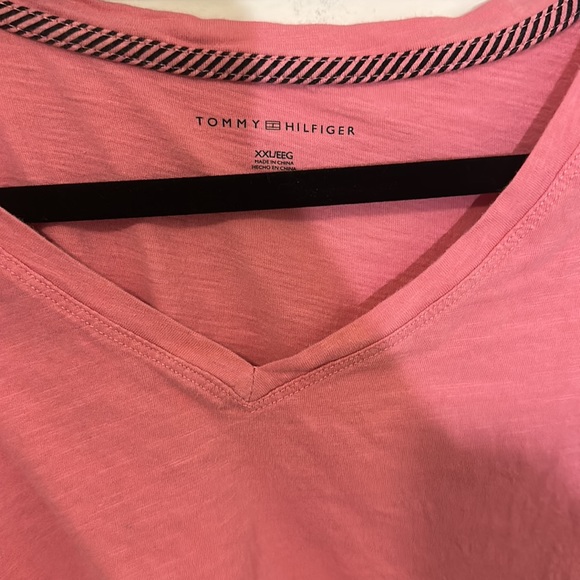 TOMMY HILFIGER v-neck tee shirt - Picture 3 of 4